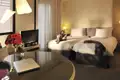 Die 112 großzügigen Zimmer des Novotel Hivernage in Marrakesch sind ansprechend eingerichtet und bieten auf Ihrer sechstägigen Städtereise modernsten Komfort mit Klimaanlage, Sat.-TV, WLAN (kostenfrei), Minibar, Safe, Föhn sowie Kaffee- und Teeset.