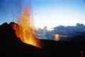 Kleine Insel, große Naturspektakel. Bei unserer Rundreise besuchen wir auch La Réunion, deren aktiver Vulkan Piton de Fournaise gelegentlich etwas Lava spuckt.