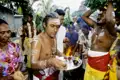 Auf der Studiosus-Rundreise durch den indischen Ozean erleben Sie das friedliche Zusammenleben der verschiedensten Kulturen. Hindus mit ihren Ritualen gehören auch dazu.