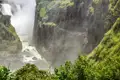 Auf der 14-tägigen Rundreise in kleiner Gruppe durch Botswana und Namibia besuchen wir gegen Ende unserer Tour auch einen der schönsten Wasserfälle der Welt: die Viktoriafälle bei Victoria Falls in Simbabwe.