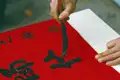 Bei unserer Familienreise nach China faszinieren uns die vielen fremden Schriftzeichen der chinesischen Schrift.