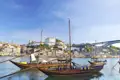 Bestaunen Sie auf dieser Rundreise auf dem Douro bei Porto die buntbemalten Rabelo-Boote, welche noch heute als Portweinboote genutzt werden.