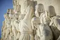 Auf der Reise nach Lissabon können Sie einen Ausflug in den Stadtteil Belém am Fluss Tejo unternehmen und sich das Denkmal der Entdeckungen, Padrao dos Descobrimentos, anschauen.