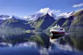 Bei Ihrer Reise gleiten Sie sanft durch die Fjordlandschaft Norwegens.