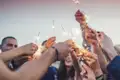 Auf unserer Reise treffen wir uns am Silvesterabend zum Dinner in einem guten Restaurant und begrüßen um Mitternacht das neue Jahr.