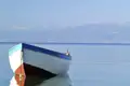 Der Ohrid-See schimmert je nach Tageszeit in den verschiedensten Blautönen. Zu entdecken auf unserer Reise durch Nordmazodonien, Albanien und Montenegro!
