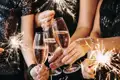 Auf unserer Silvesterreise für Singles und Alleinreisende nach Dubai stoßen wir an Silvester gemeinsam auf das neue Jahr an.