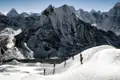 Bergsteiger auf einer Expedition im Himalaya-Gebirge.