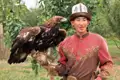 Traditioneller Falkner mit seinem Adler.