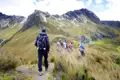 Wanderer auf einem Bergpfad in den Bergen.