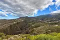 Terrassenförmige Hänge und Täler der Landschaft.