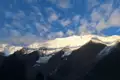 Schneebedeckte Berglandschaft