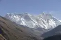Der schneebedeckte Gipfel des Mount Everest.