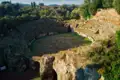 Ruinen eines antiken Amphitheaters.