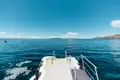 Blick vom Anlegesteg auf den See.
