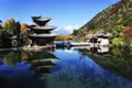 Traditionelle chinesische Pagode am See.