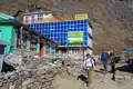 Das Everest Eco Lodge bietet Unterkunft für Wanderer auf dem Weg.
