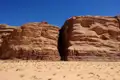 Felsformationen in der Wüste, die während der Reise besichtigt wurden.