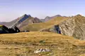 Panoramablick auf die Berglandschaft während einer Wanderung.