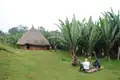 Pause bei einer traditionellen Hütte während der Reise.