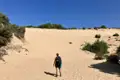 Wanderer in den Sanddünen.