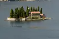 Kirche auf einer kleinen Insel.