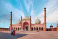 Die beeindruckende Architektur der Jama Masjid mit ihren Minaretten und Kuppeln.