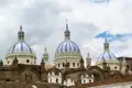 Blau-weiße Kuppeln der Kathedrale