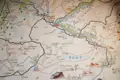 Karte der Region Haut Atlas und Vallée du Dadès in Marokko mit Darstellung von Gebirgen, Flüssen, Straßen und Ortschaften.