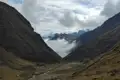 Andental mit Wolken und Fluss
