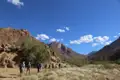 Wanderer auf einem Bergpfad.
