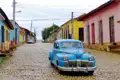 Oldtimer vor dem Gran Teatro de La Habana in Havanna, Kuba. Das Capitolio Nacional ist im Hintergrund sichtbar.
