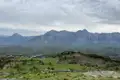 Berglandschaft mit bewachsenem Vordergrund