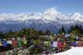 Gebetsfahnen und Himalaya-Gipfel