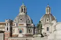 Zwei Kuppeln der Kirche Santa Maria di Loreto in Rom.