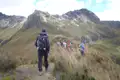 Wanderer auf einem Bergpfad in den Bergen.