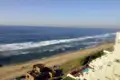 Blick auf den Strand und das Meer vom Hotel aus.