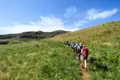 Wanderer auf einem Bergpfad.