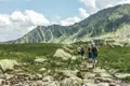 Wanderer auf einem Bergpfad.