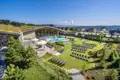 Das Spa des Hotels mit Blick auf die umliegende Landschaft.