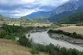 Panoramablick auf einen Fluss und die umliegende Landschaft