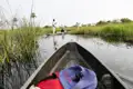 Traditionelle Einbaumfahrt durch die Wasserwege.