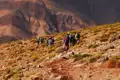 Wanderer auf einem Bergpfad.