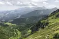 Blick auf ein Bergtal.