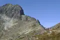 Wanderer auf einem Bergpfad in den Bergen.