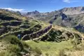 Wanderer auf einem Bergpfad in den Bergen.