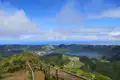 Wanderweg mit Blick auf die Caldeira von Sete Cidades, Azoren.