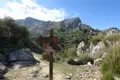 Wegweiser auf dem GR 221 mit Beschriftung der Richtungen Barranc de Biniaraix und Font des Noguer.