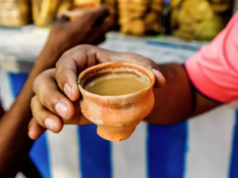 Auf unserer Studienreise durch Südindien bleibt Zeit, auch mal einen Chai-Masala zu trinken, typisch indischen Tee mit Milch und Gewürzen.