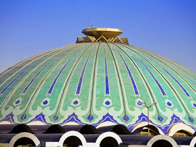 Auf unserer Studienreise begegnet uns häufig die farbe Blau, die in der usbekischen Architektur eine wichtige Rolle spielt.
